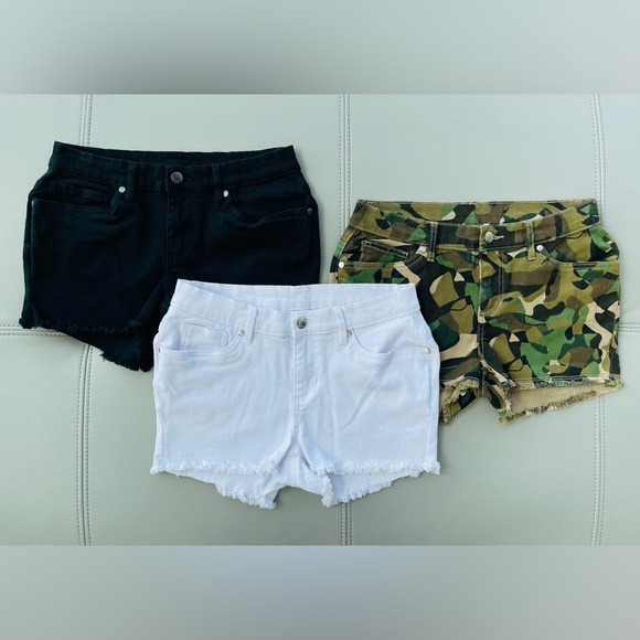 VENUS FASHION cut-off Jean shorts 3 PAIR! Size 4 CURVY - Picture 3 of 10